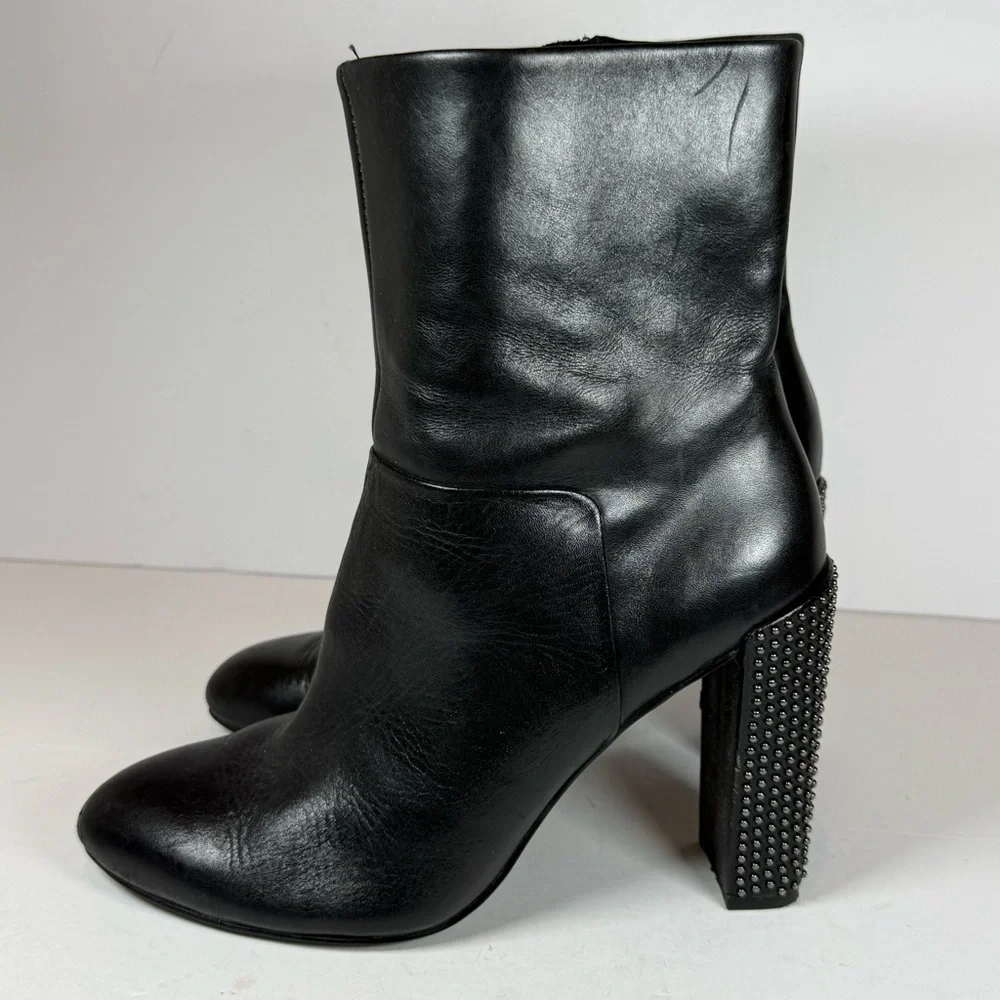Halston Boots Women’s‎ Black Leather Ankle Boots Size 7.5